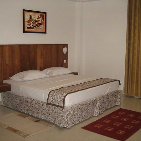 Rosalie'S Suites Lomé Extérieur photo