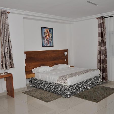 Rosalie'S Suites Lomé Extérieur photo