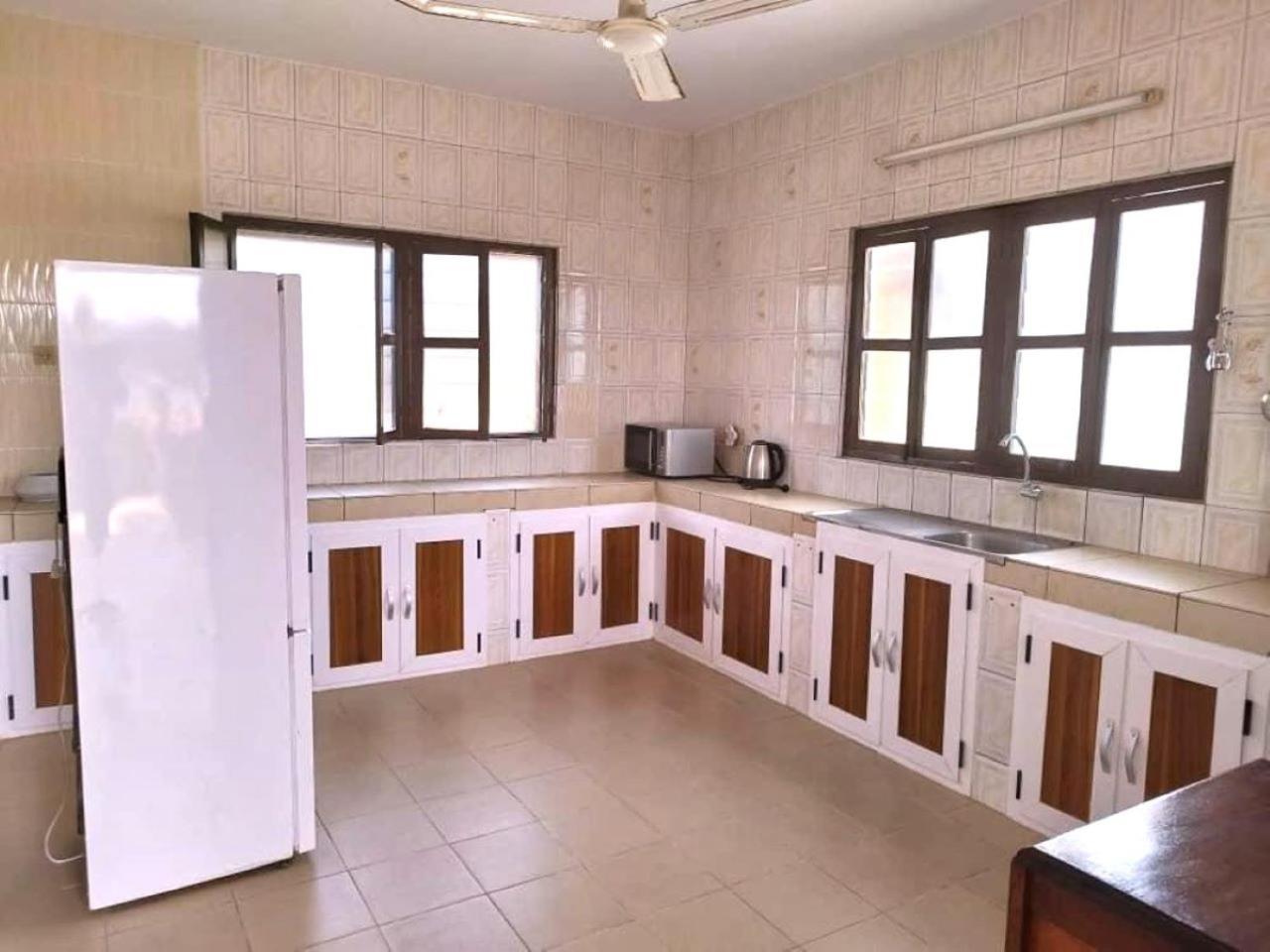 Rosalie'S Suites Lomé Extérieur photo