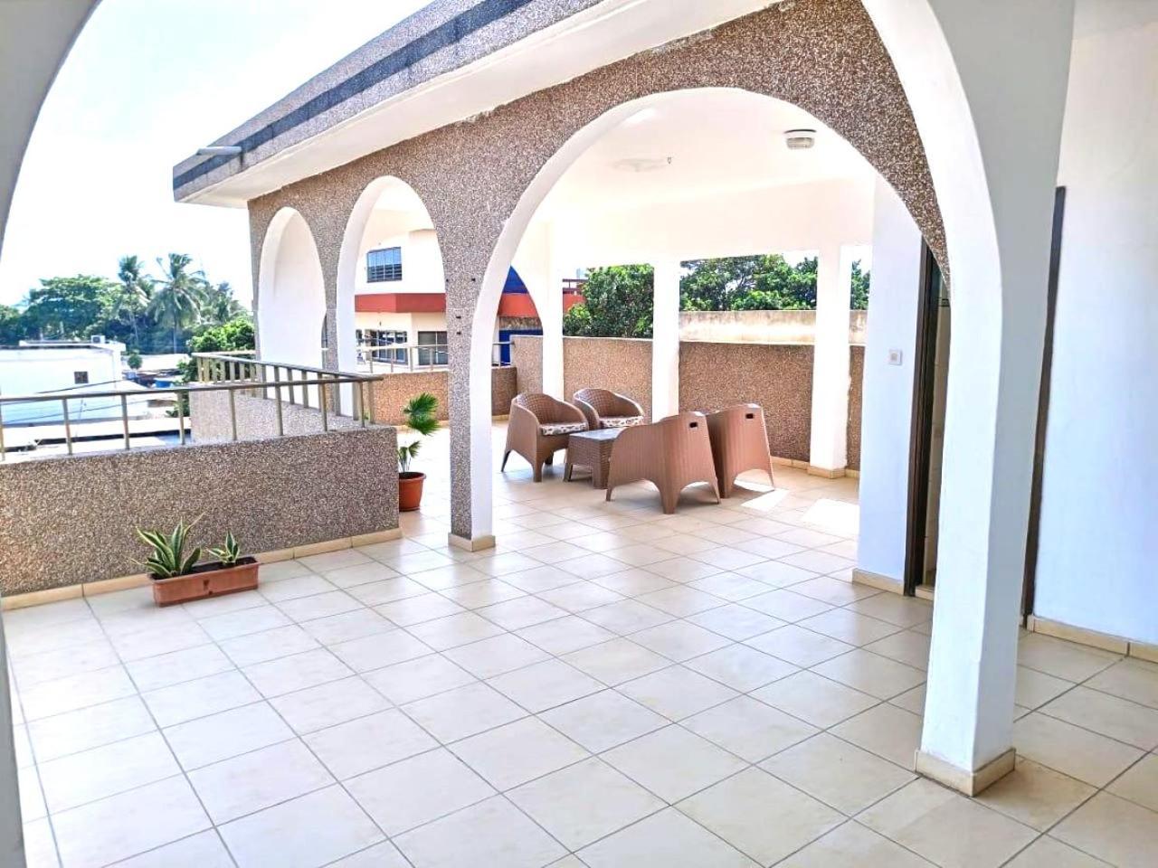 Rosalie'S Suites Lomé Extérieur photo
