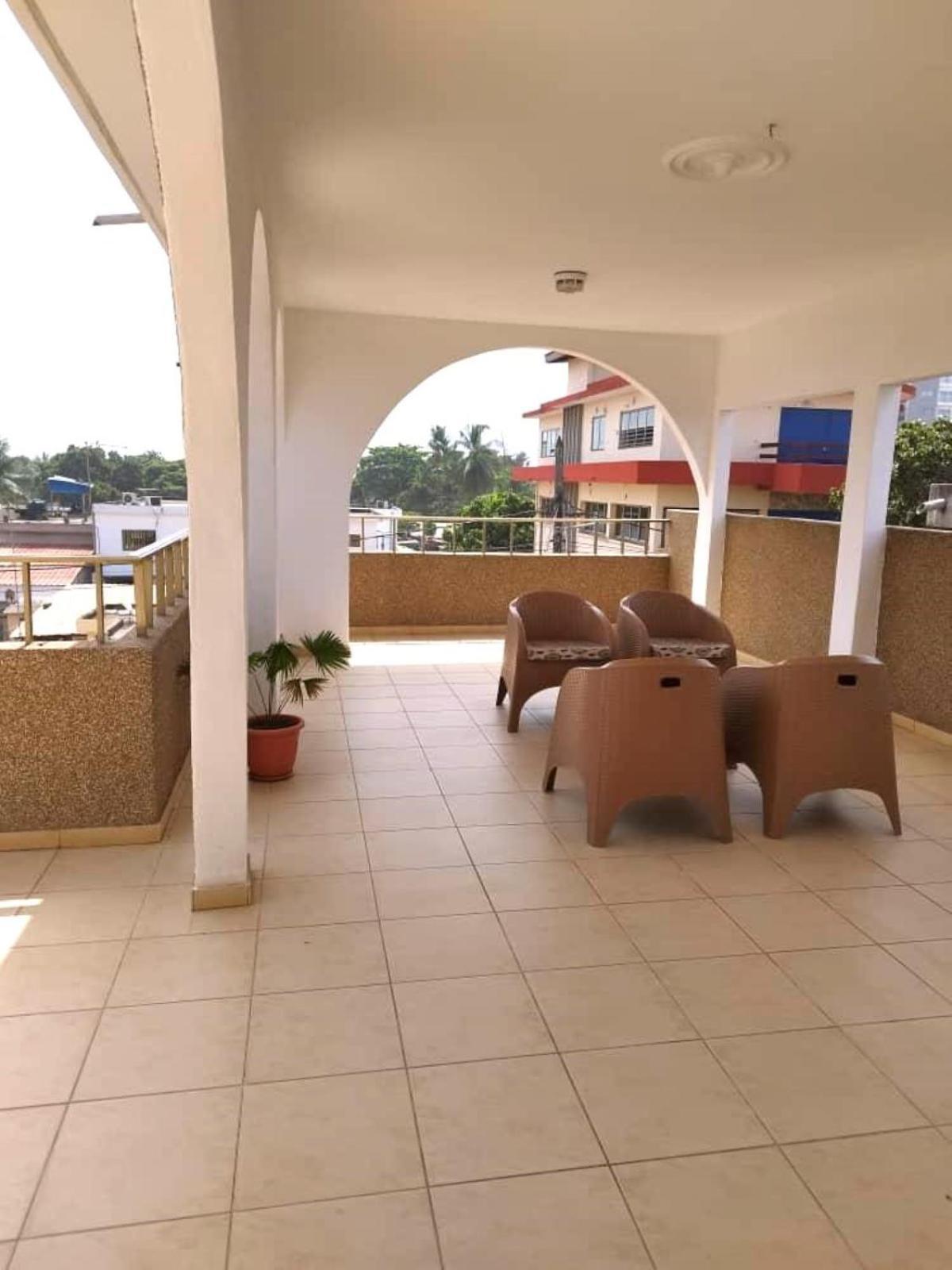 Rosalie'S Suites Lomé Extérieur photo