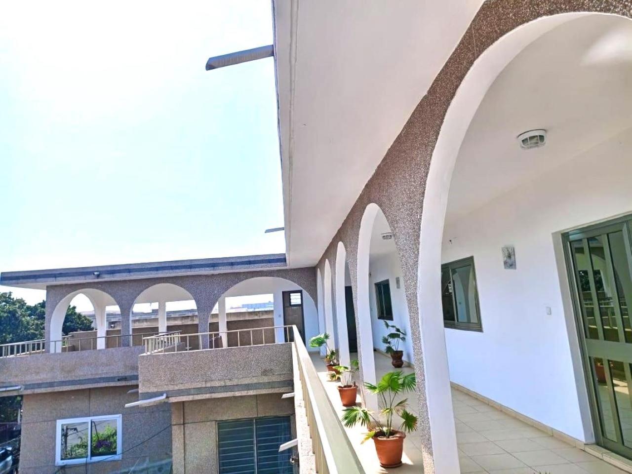Rosalie'S Suites Lomé Extérieur photo