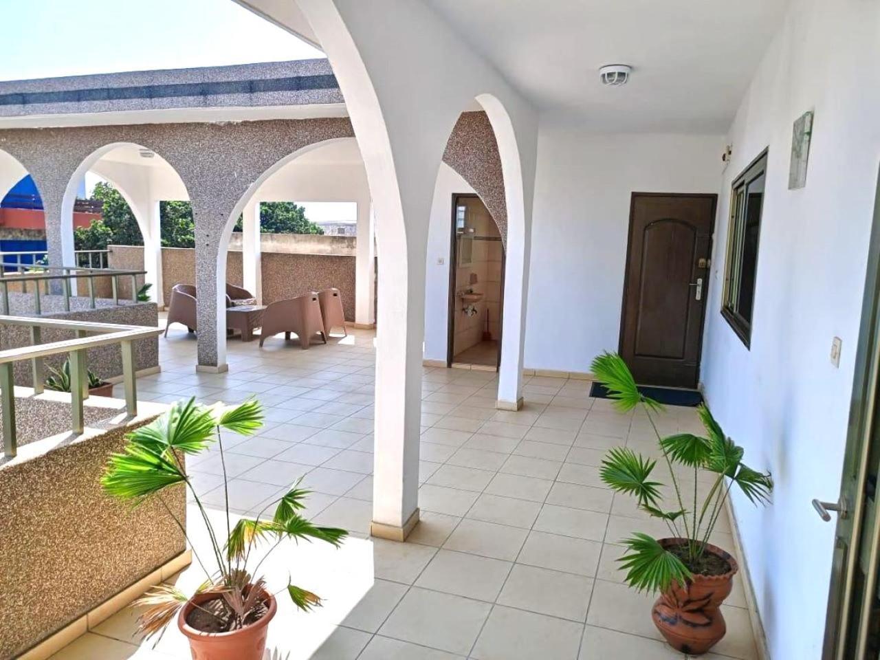 Rosalie'S Suites Lomé Extérieur photo