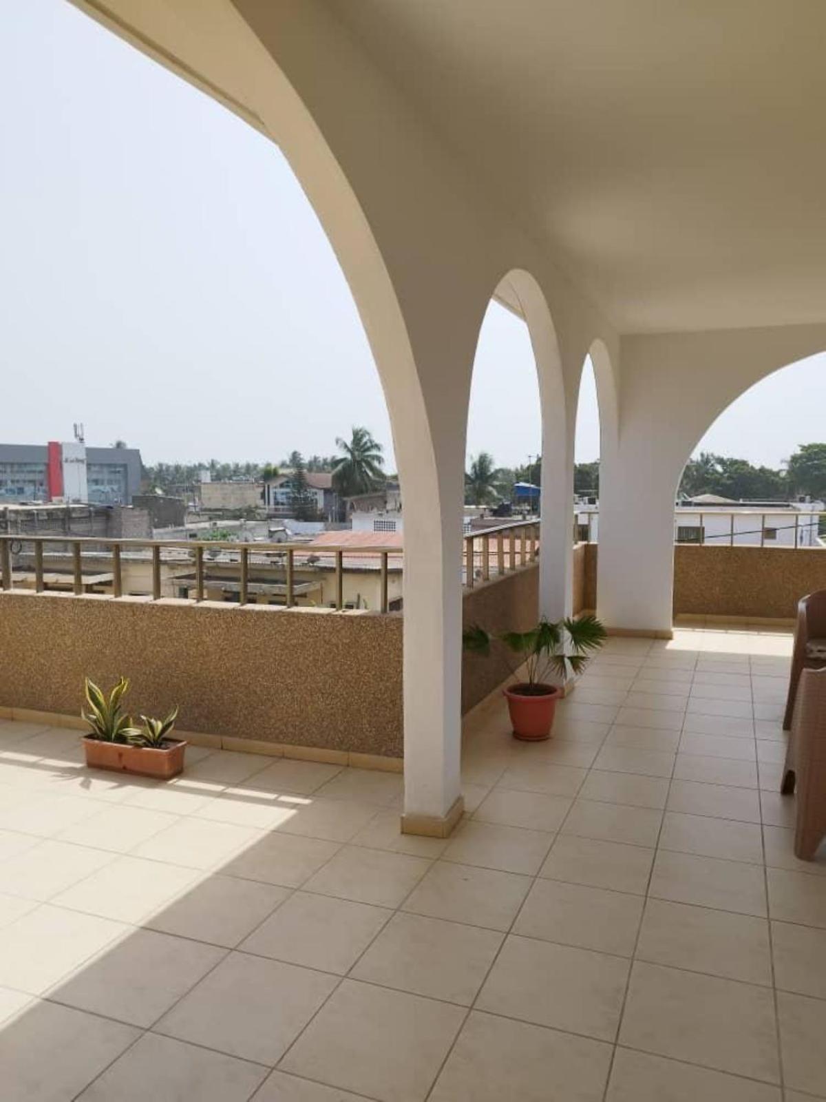 Rosalie'S Suites Lomé Extérieur photo