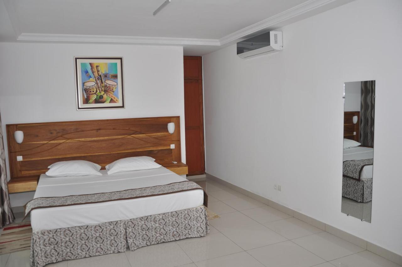 Rosalie'S Suites Lomé Extérieur photo
